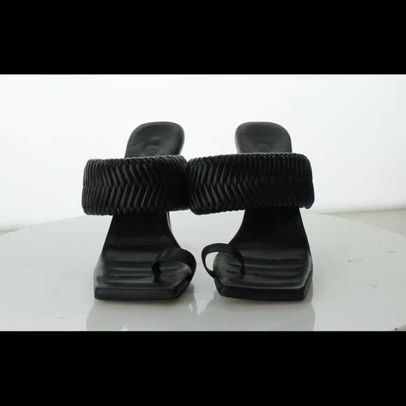 GIA - Picture 3 of 5